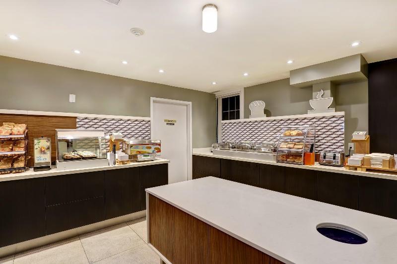 فندق Holiday Inn Express Whitby Oshawa, An Ihg