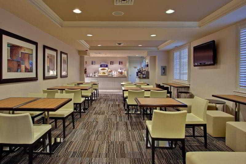 فندق Holiday Inn Express Whitby Oshawa, An Ihg