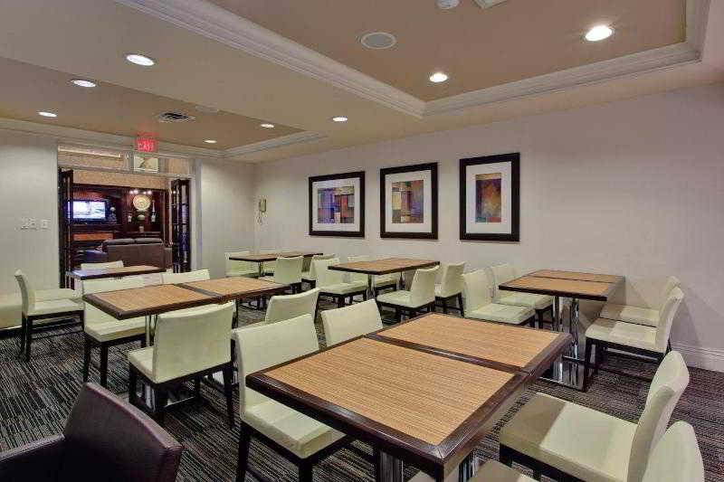هتل Holiday Inn Express Whitby Oshawa, An Ihg