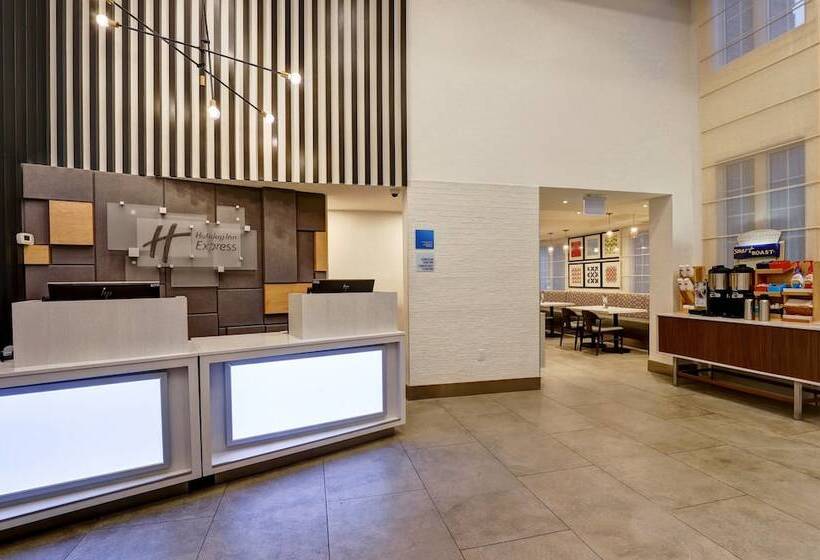 هتل Holiday Inn Express Whitby Oshawa, An Ihg