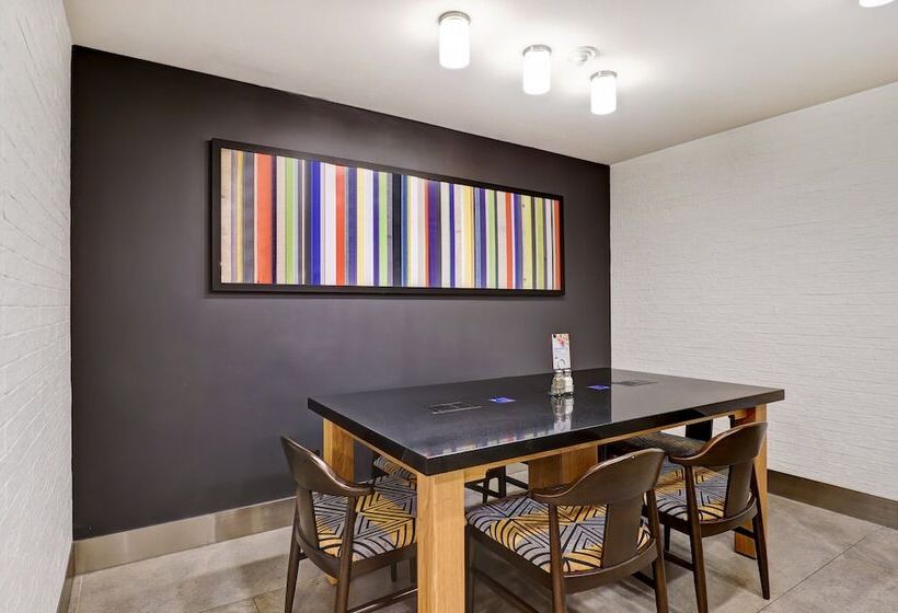 فندق Holiday Inn Express Whitby Oshawa, An Ihg