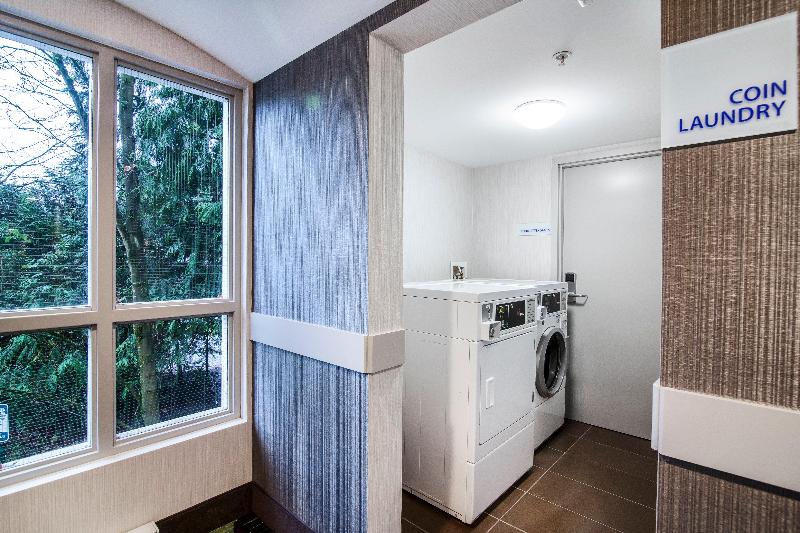 هتل Holiday Inn Express & Suites Langley, An Ihg