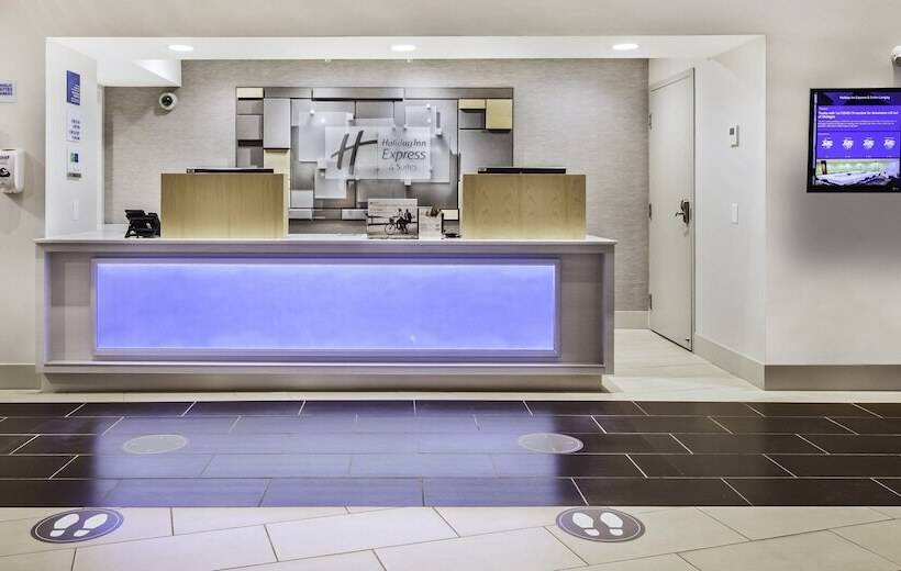 هتل Holiday Inn Express & Suites Langley, An Ihg