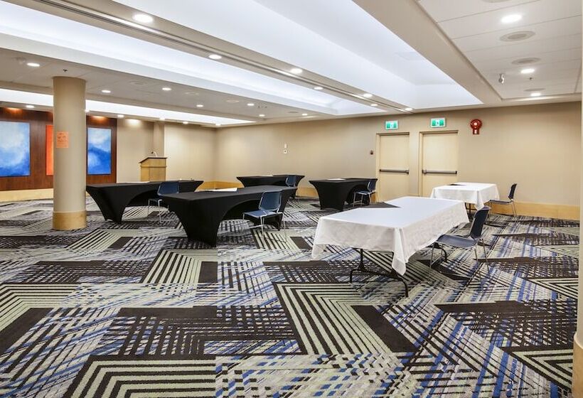 هتل Holiday Inn Express & Suites Langley, An Ihg