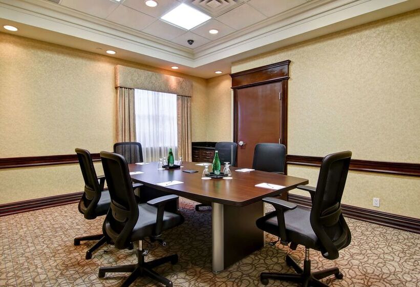 فندق Homewood Suites By Hilton Burlington