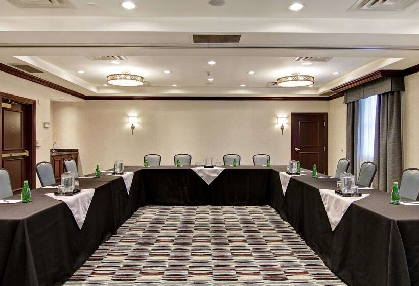 בית מלון כפרי Homewood Suites By Hilton Toronto Oakville
