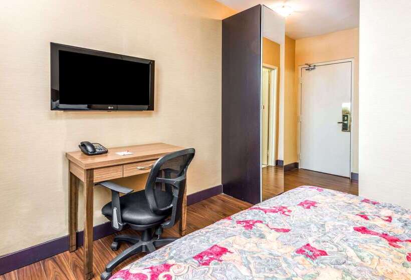 هتل Howard Johnson By Wyndham Toronto Downtown West