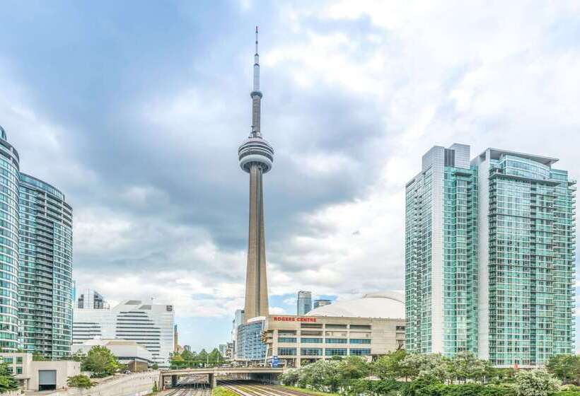 Отель Howard Johnson By Wyndham Toronto Downtown West