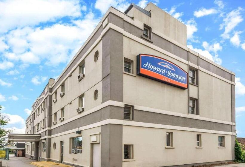 هتل Howard Johnson By Wyndham Toronto Downtown West