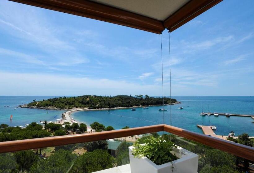 Отель Island  Istra