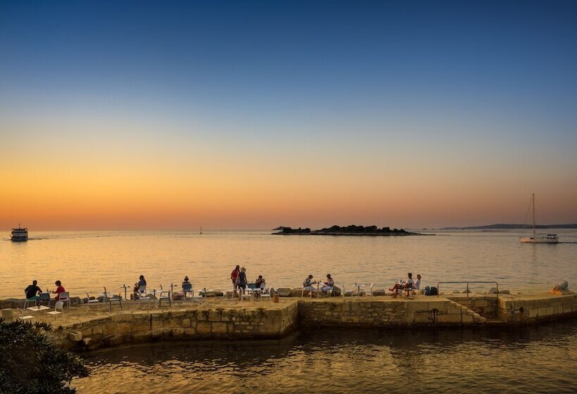 Отель Island  Istra