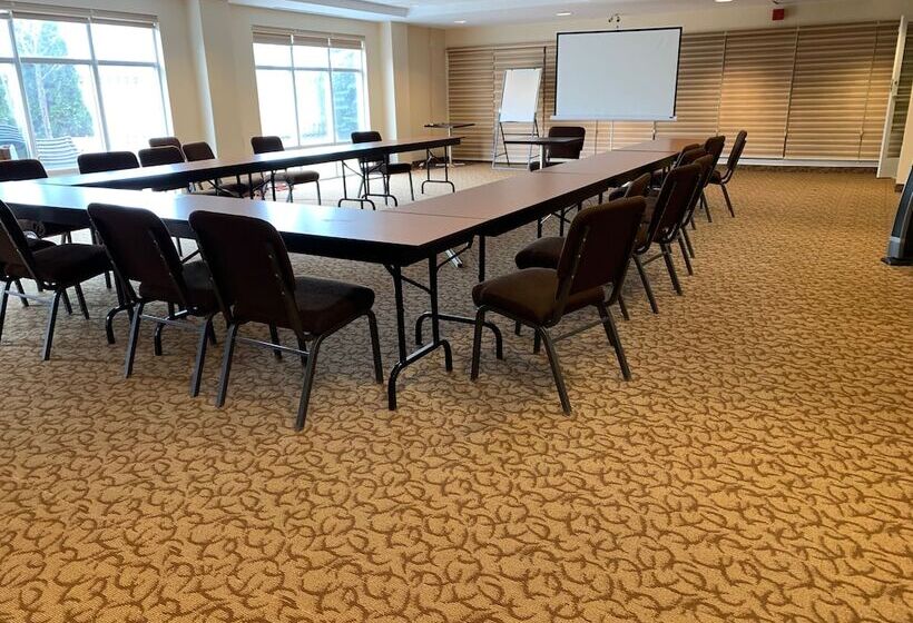 هتل Holiday Inn Express & Suites Kitchener Southeast, An Ihg