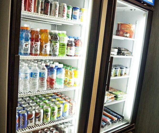 فندق Holiday Inn Express & Suites Kitchener Southeast, An Ihg