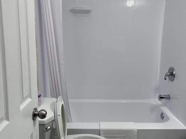 Knights Inn   Park Villa Motel, Midland