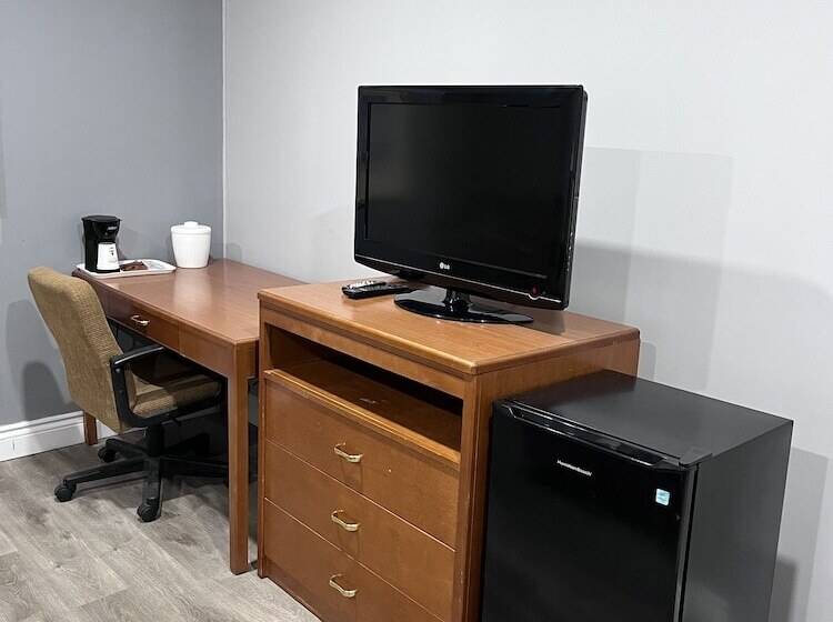 Knights Inn   Park Villa Motel, Midland