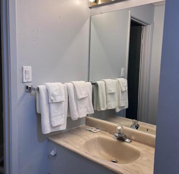Knights Inn   Park Villa Motel, Midland