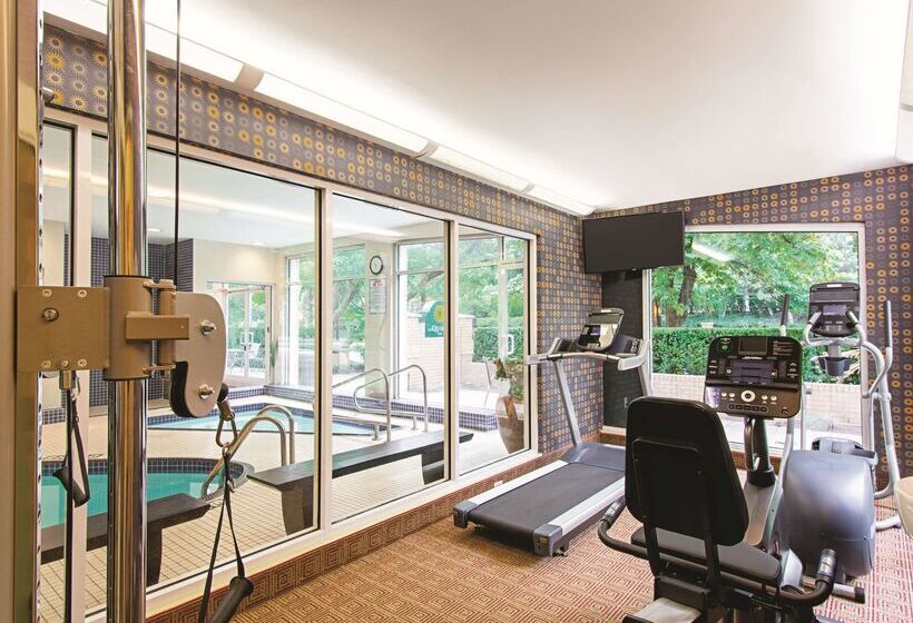 Отель La Quinta Inn By Wyndham Vancouver Airport