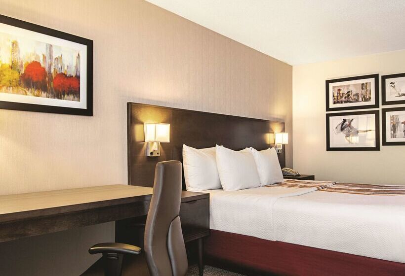 Отель La Quinta Inn By Wyndham Vancouver Airport