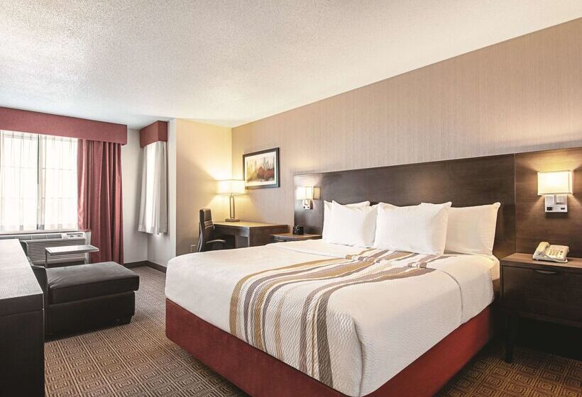 Отель La Quinta Inn By Wyndham Vancouver Airport