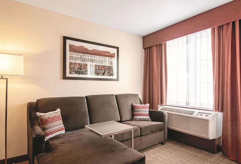 Отель La Quinta Inn By Wyndham Vancouver Airport