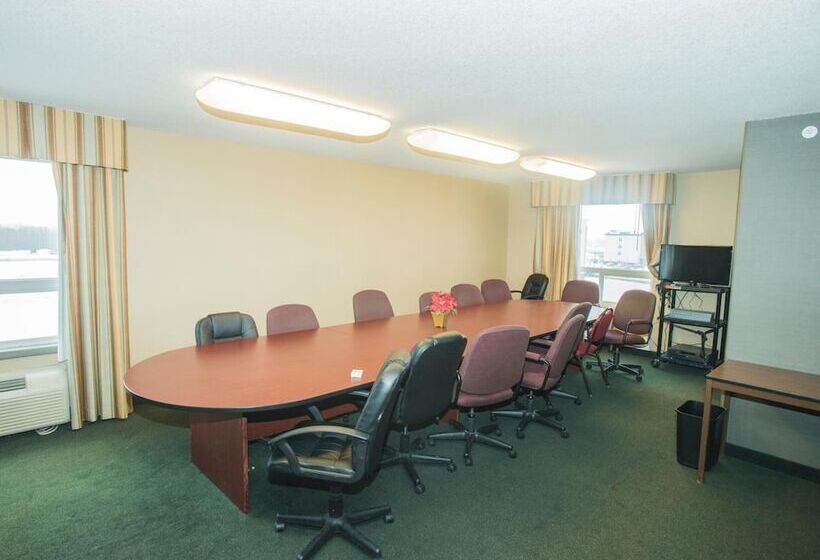 בית מלון כפרי Lakeview Inns & Suites   Fort Saskatchewan