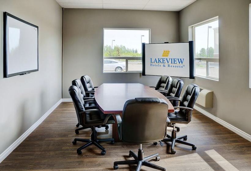 בית מלון כפרי Lakeview Inns & Suites   Fort Saskatchewan