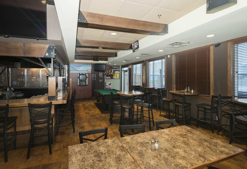 בית מלון כפרי Lakeview Inns & Suites   Fort Saskatchewan