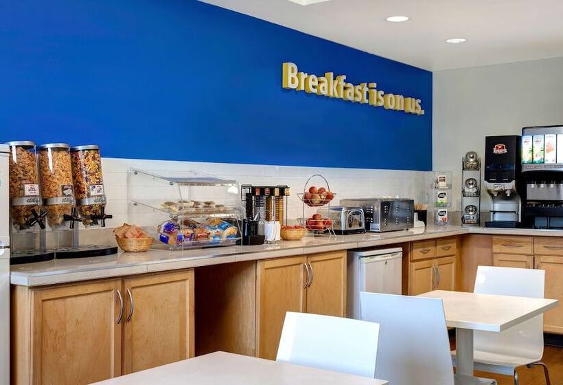 فندق Days Inn By Wyndham Whitecourt