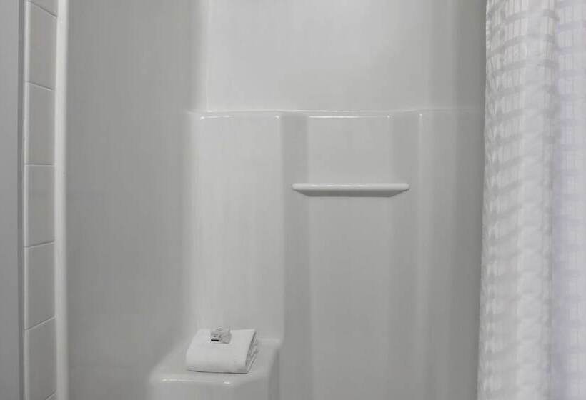 בית מלון כפרי Days Inn By Wyndham Whitecourt