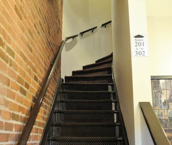 Отель Unique Stays 1595 St Denis