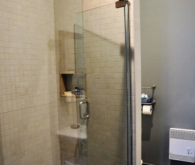 Отель Unique Stays 1595 St Denis