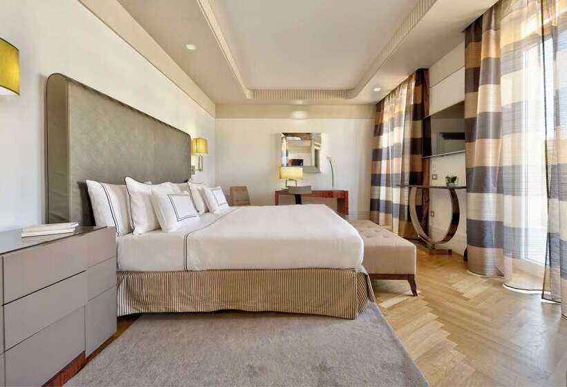 Отель Meliá Genova