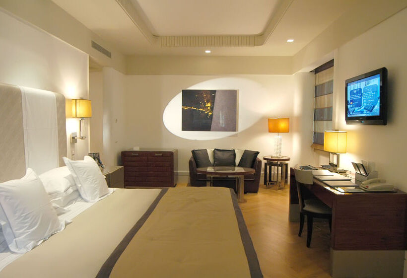 Отель Meliá Genova