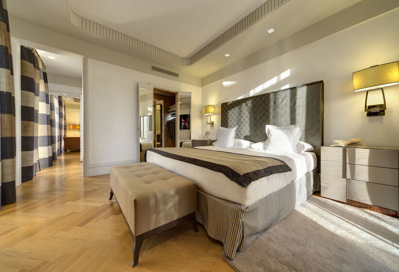 Отель Meliá Genova