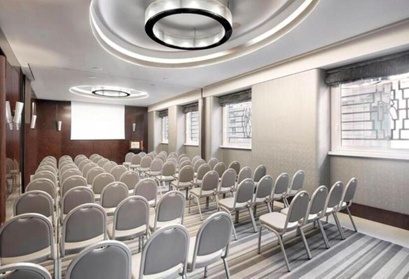 Отель Meliá Genova