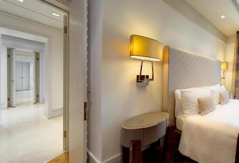 Отель Meliá Genova