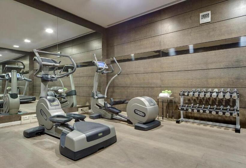 Отель Meliá Genova