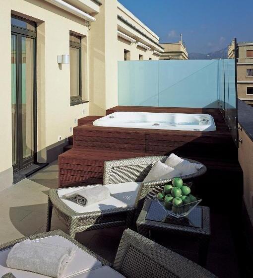 Отель Meliá Genova