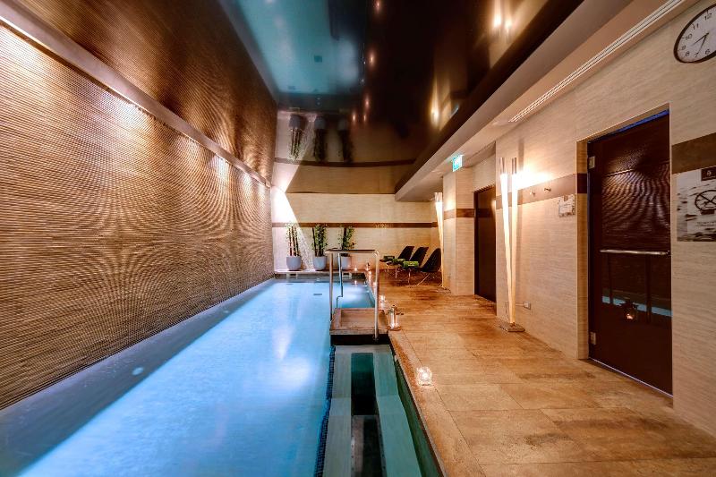 Отель Meliá Genova