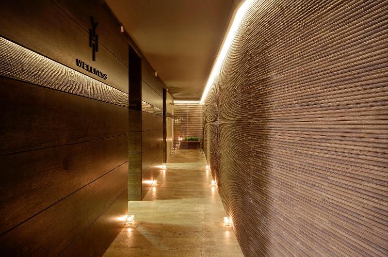 Отель Meliá Genova