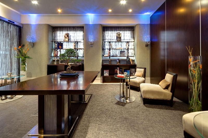 Отель Meliá Genova