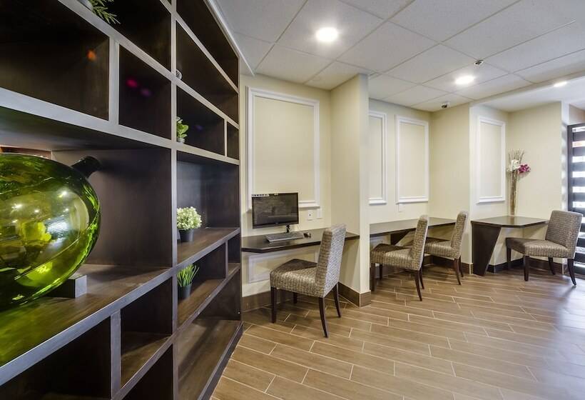 فندق Monte Carlo Inn Vaughan Suites