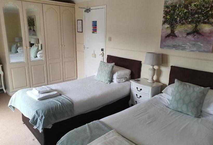 Old Court Hotel & Apartments