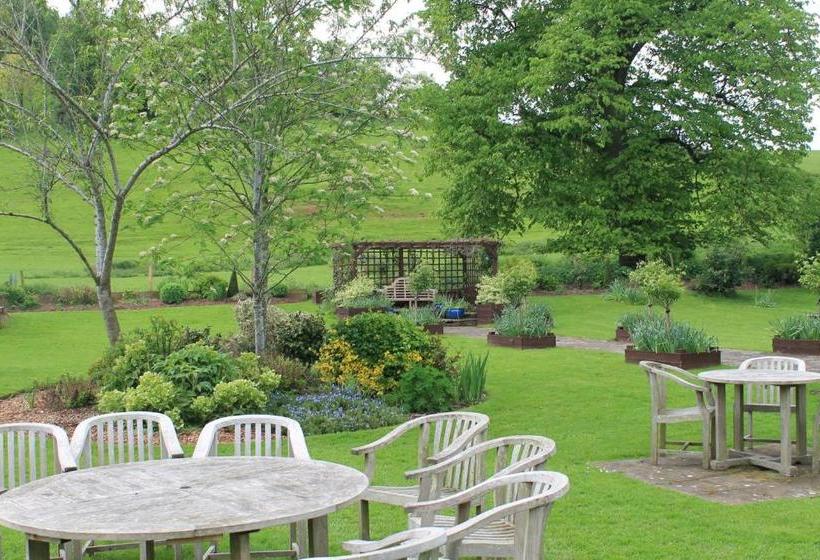 Old Court Hotel & Apartments