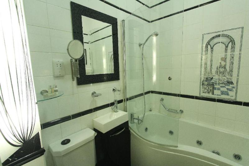 هتل Opulence Boutique