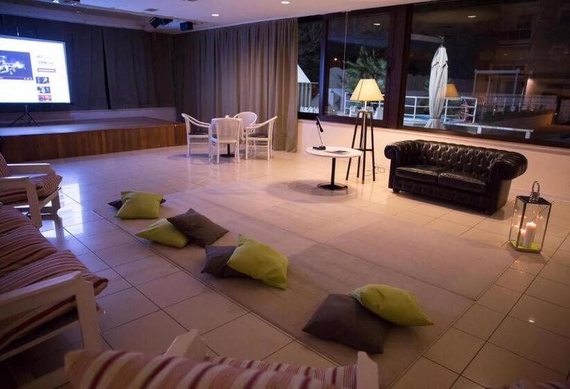 Отель Oxygen Lifestyle