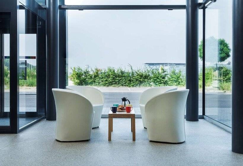 בית מלון כפרי Park Inn By Radisson Liege Airport