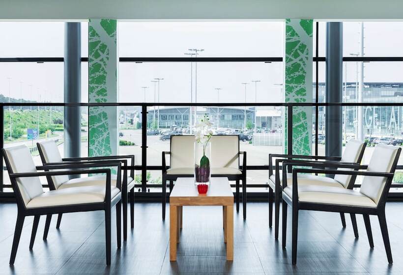 בית מלון כפרי Park Inn By Radisson Liege Airport