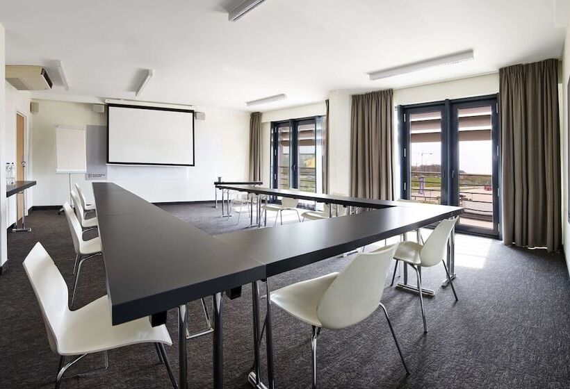 בית מלון כפרי Park Inn By Radisson Liege Airport