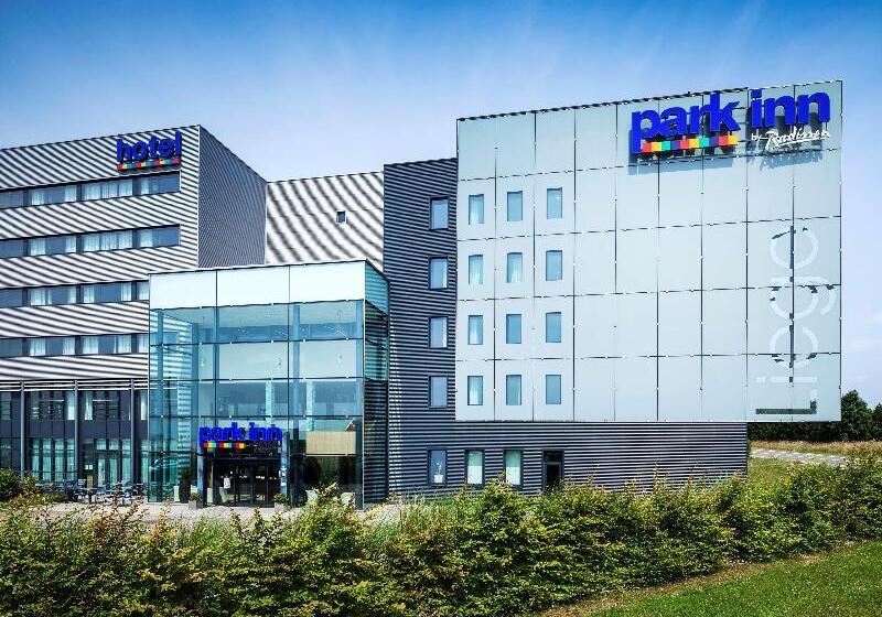 בית מלון כפרי Park Inn By Radisson Liege Airport